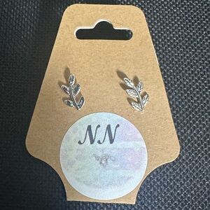 Lovely Silver Stud Earrings. Video L👀K!